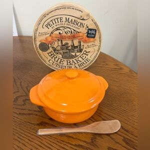 Petite Maison Delicious Tangerine Brie Baker with Lid